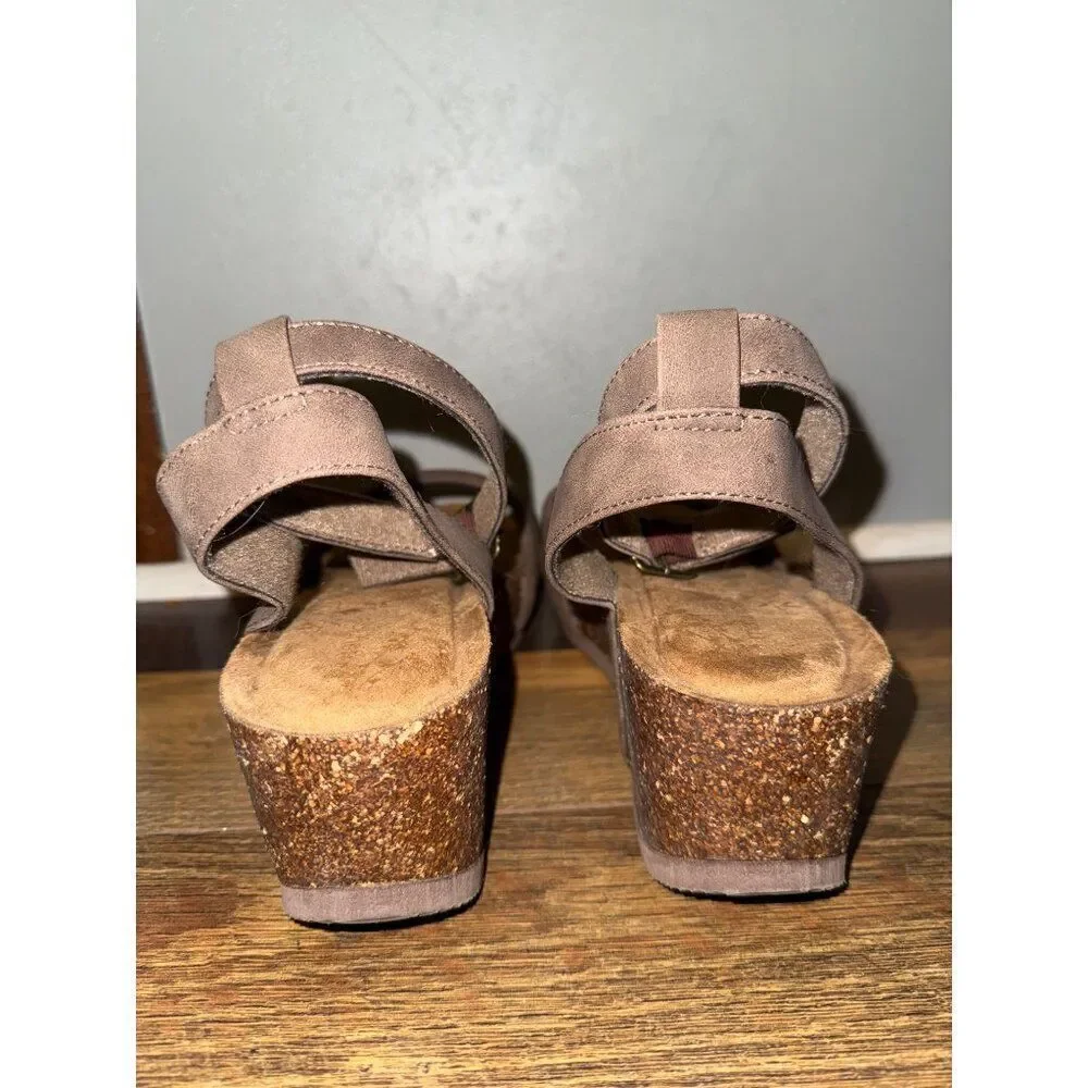Maurice’s‎ Cami Comfort Wedge Heel Size 10
